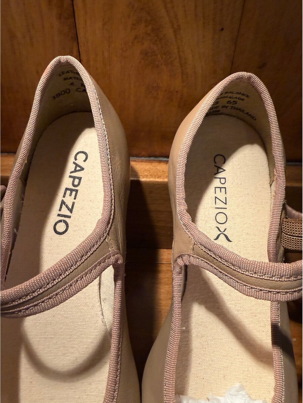 New Capezio Beige Leather Tap Dance Shoes with Mary Jane Strap Youth Size 3